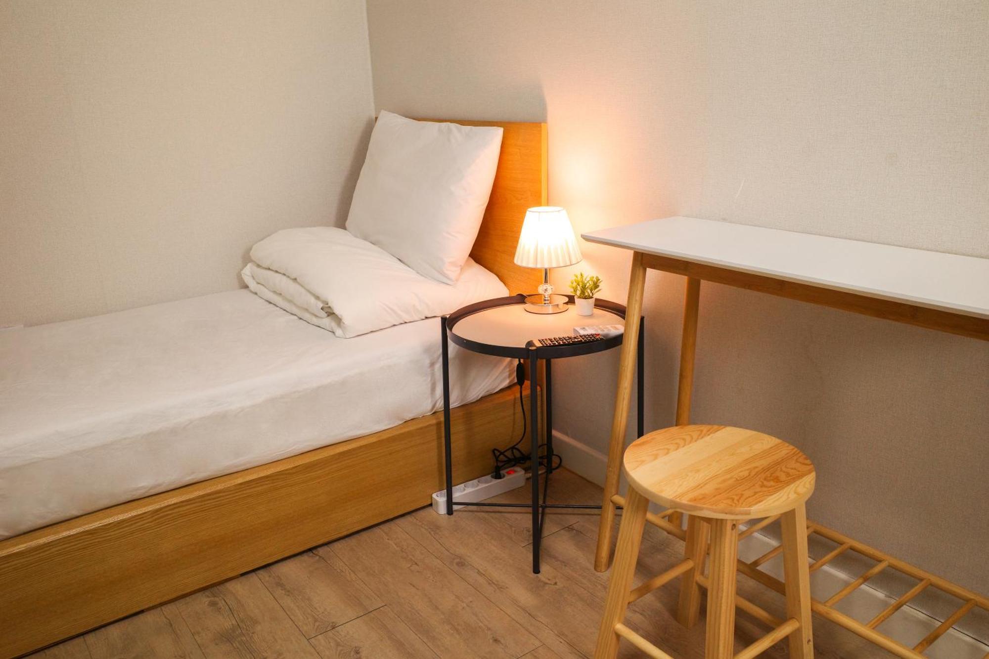 Single Room - No Window