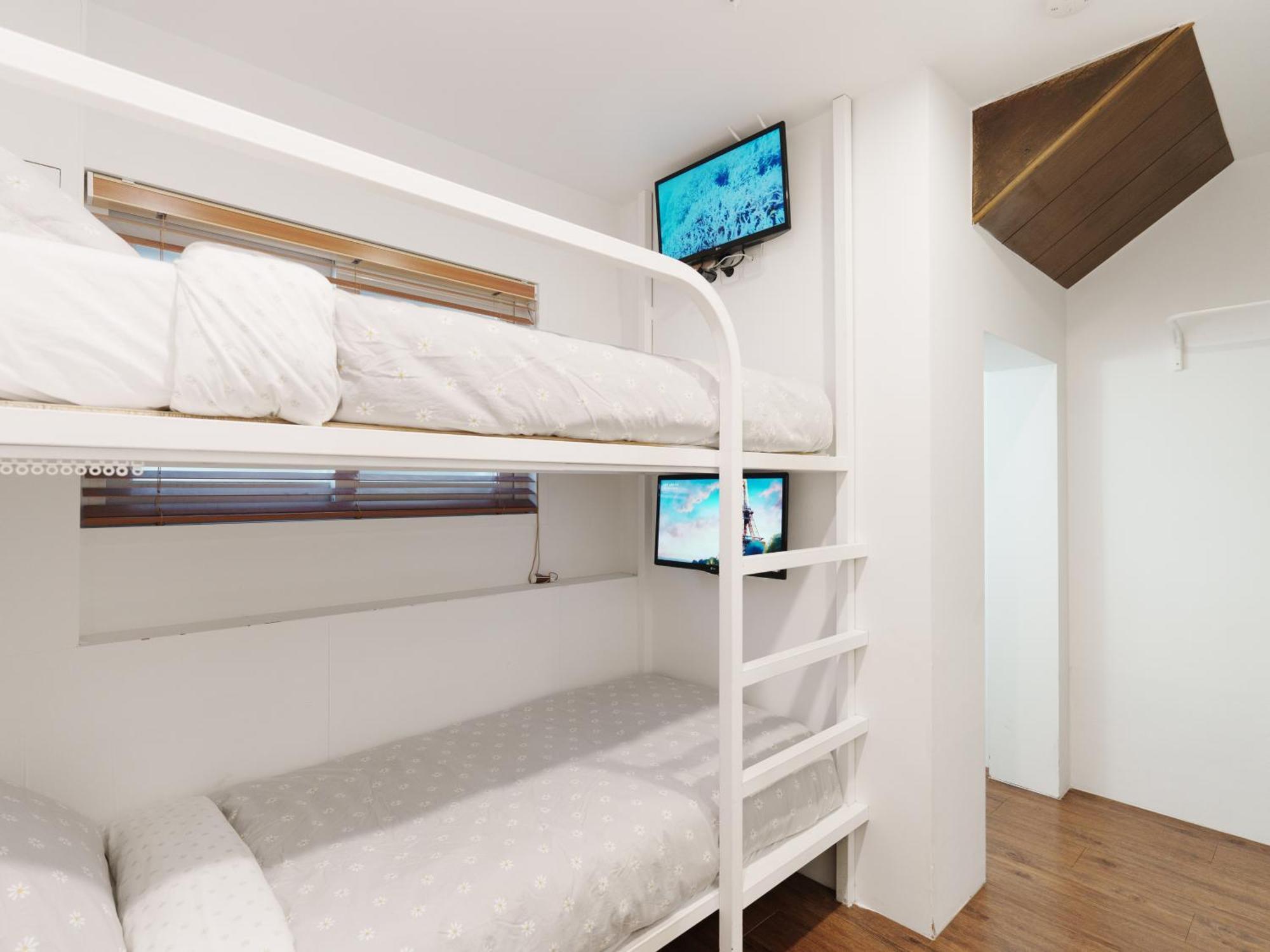 Twin Room Private Bathroom