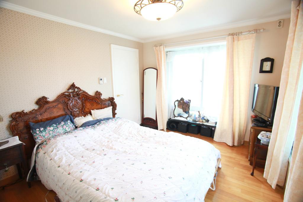 Deluxe Double Room (2 Adults + 1 Child)