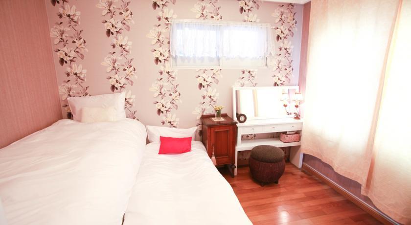 Twin Room with Shared Bathroom