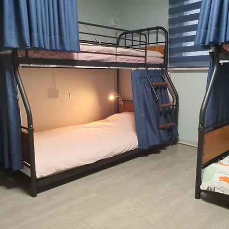 Bunk Backpackers Guesthouse-3